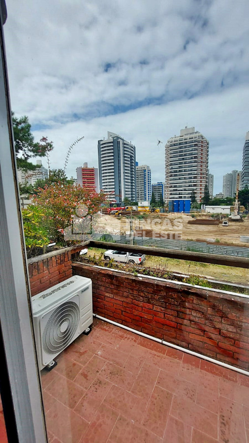 APARTAMENTO DE DOS DORMITORIOS EN ALQUILER ANUAL - GoPunta - Portal Inmobiliario de Punta del Este - Maldonado