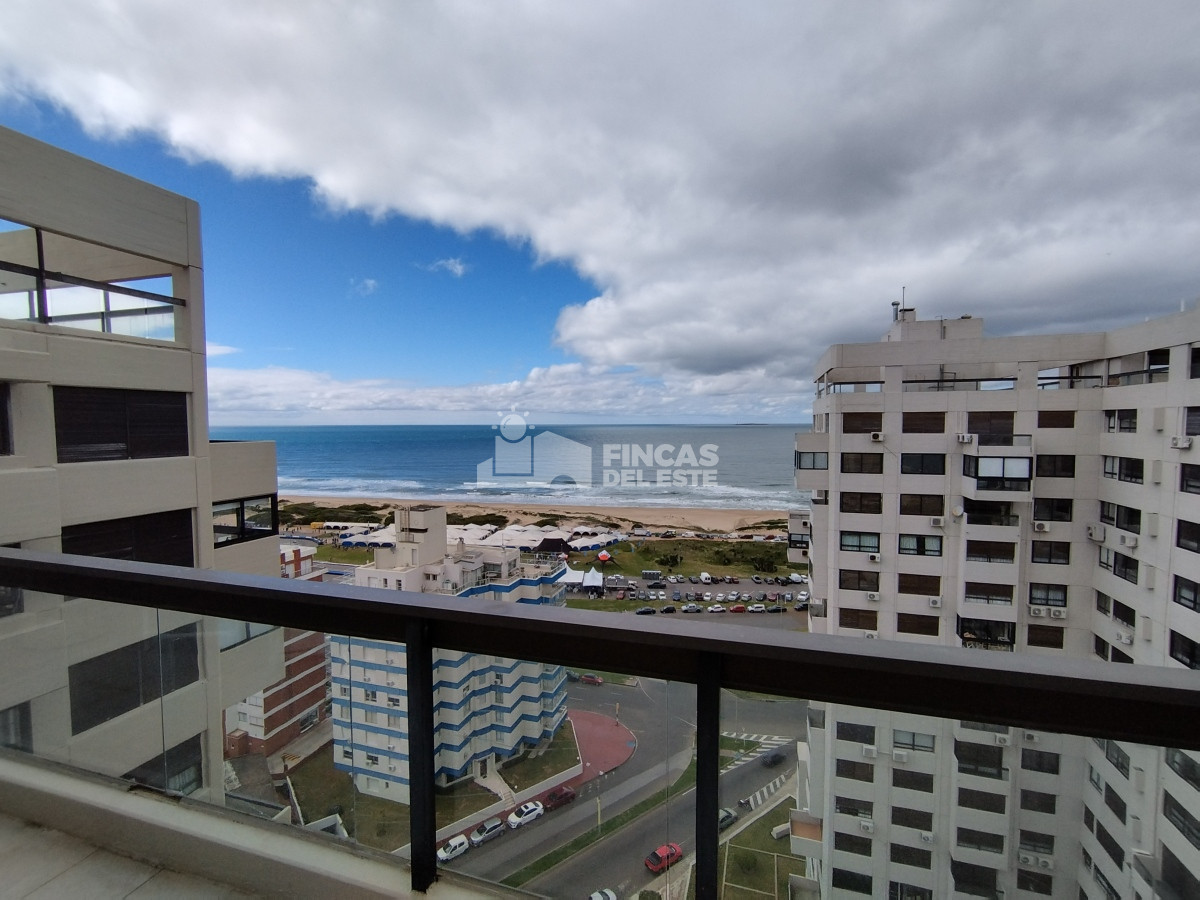 Penthouse en alquiler de enero de 3 dormitorios en Punta del Este  - FDE2429A