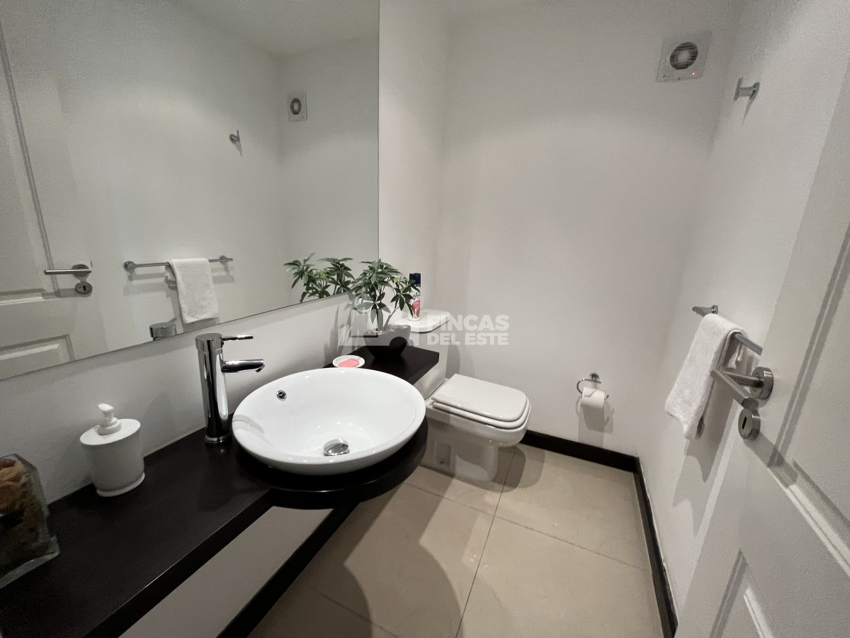 Apartamento ID.2373 - Apartamento en alquiler de 3 dormitorios + dep- vista al mar Brava Punta del Este