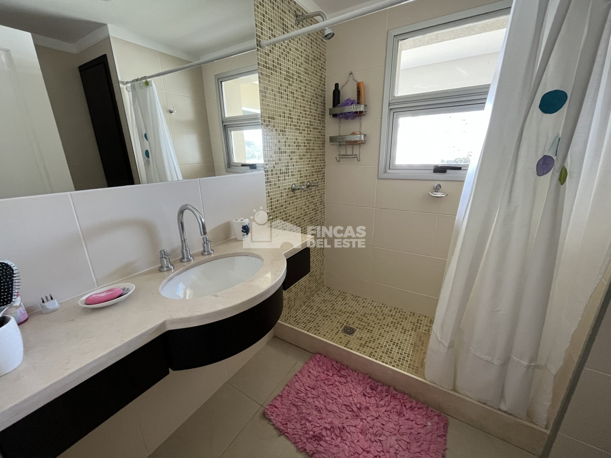 Apartamento ID.2373 - Apartamento en alquiler de 3 dormitorios + dep- vista al mar Brava Punta del Este