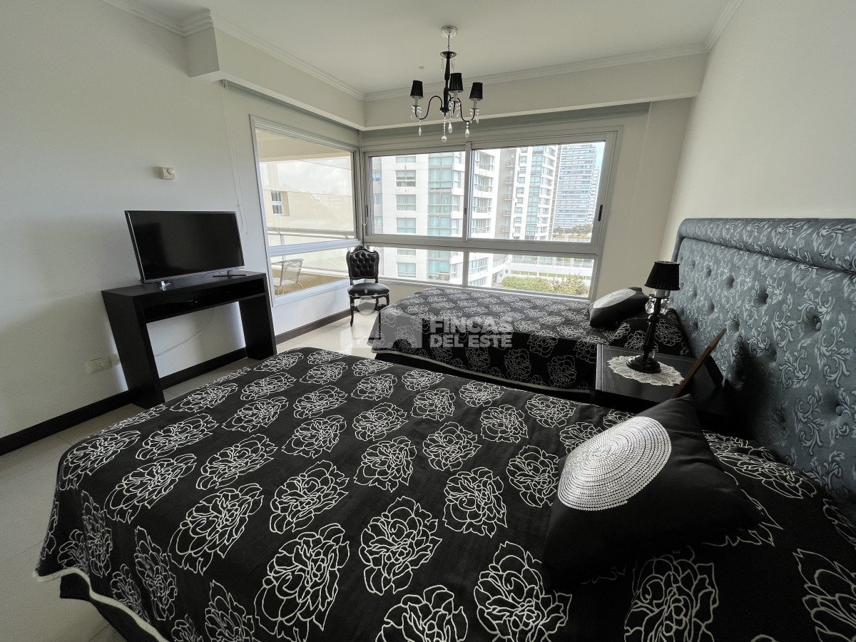 Apartamento ID.2373 - Apartamento en alquiler de 3 dormitorios + dep- vista al mar Brava Punta del Este