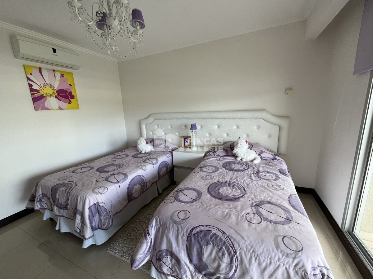 Apartamento ID.2373 - Apartamento en alquiler de 3 dormitorios + dep- vista al mar Brava Punta del Este