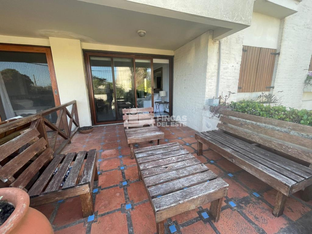 Apartamento ID.2125/Apartamento-a-pasos-del-mar,-distribuido-en-dos-plantas,-3-dormitorios-en-venta-y-alquiler - Apartamento a pasos del mar, distribuido en dos plantas, 3 dormitorios en venta y alquiler