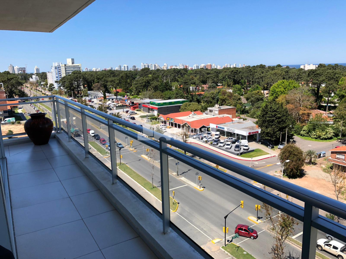 Apartamento ID.30 - Apto. de 3 dormitorios en piso alto con excelentes vistas al mar 