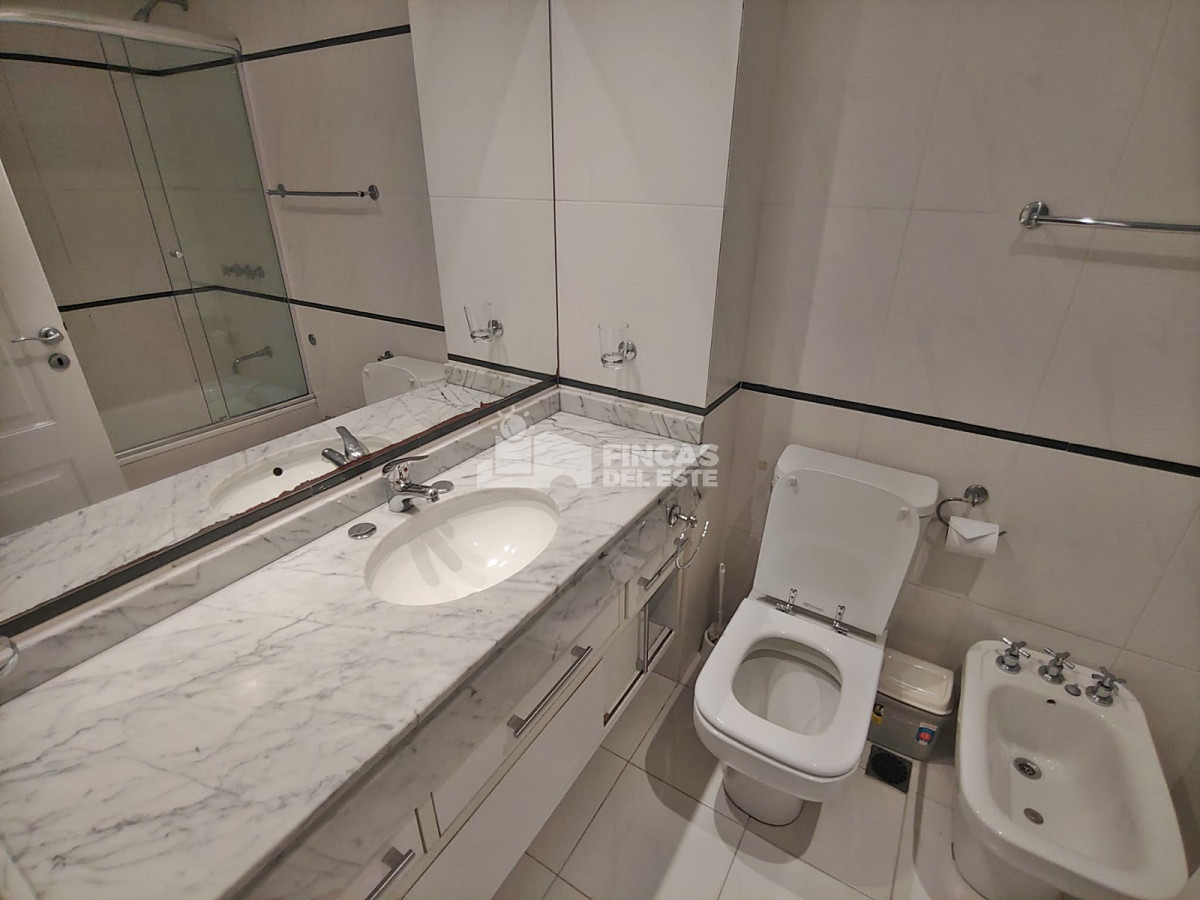 Apartamento ID.2075/PUNTA-DEL-ESTE,-Península-Apartamento-en-Alquiler-temporada-de-2-dormitorios - PUNTA DEL ESTE, Península Apartamento en Alquiler temporada de 2 dormitorios