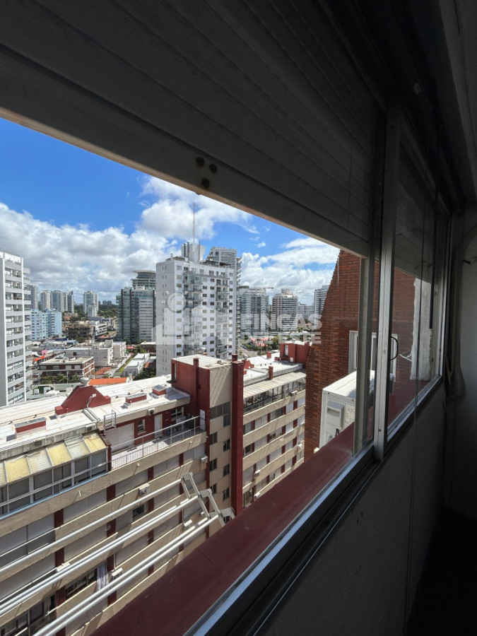 Apartamento ID.2643/Apartamento-en-alquiler-de-temporada-en-Punta-del-Este,-frente-a-la-Playa-Brava-y-con-una-espectacular-vista-al-mar-de-2-dormitorios - Apartamento en alquiler de temporada en Punta del Este, frente a la Playa Brava y con una espectacular vista al mar de 2 dormitorios