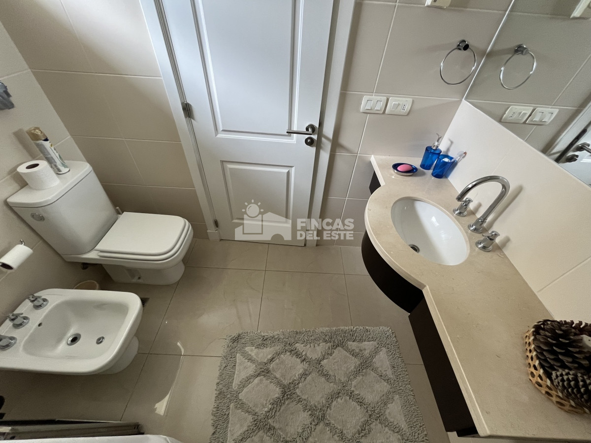 Apartamento ID.2373 - Apartamento en alquiler de 3 dormitorios + dep- vista al mar Brava Punta del Este