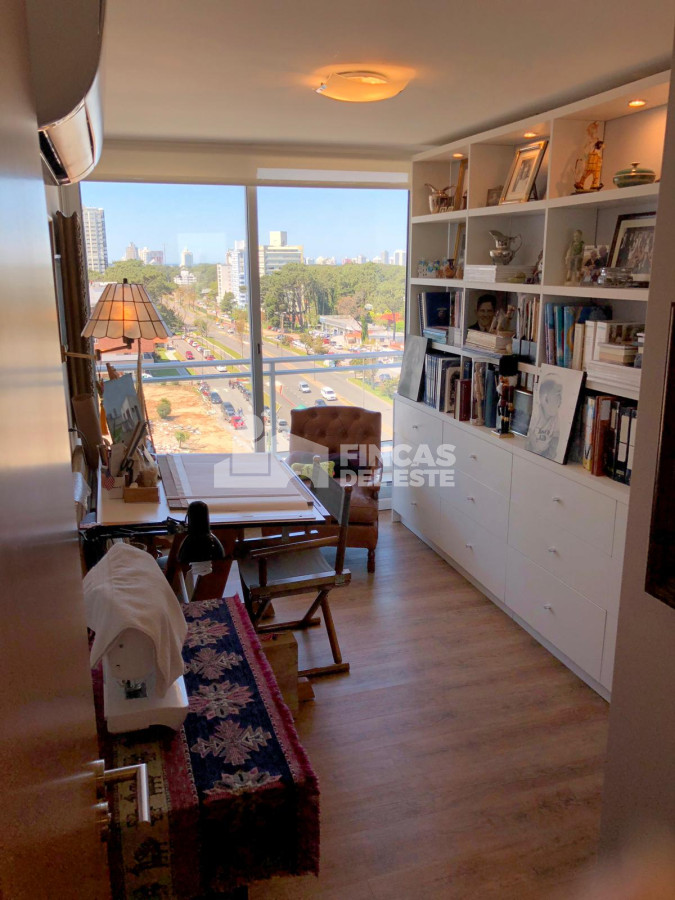Apartamento ID.30 - Apto. de 3 dormitorios en piso alto con excelentes vistas al mar 