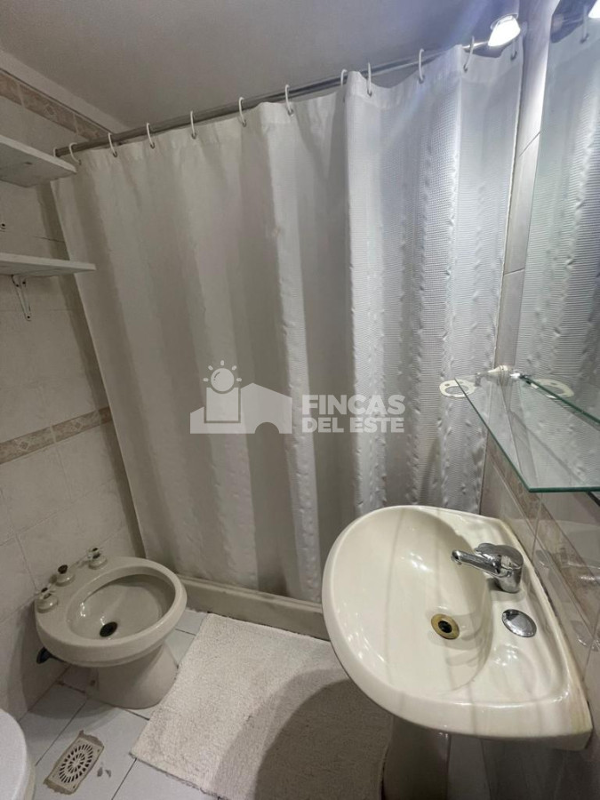 Apartamento ID.2125/Apartamento-a-pasos-del-mar,-distribuido-en-dos-plantas,-3-dormitorios-en-venta-y-alquiler - Apartamento a pasos del mar, distribuido en dos plantas, 3 dormitorios en venta y alquiler