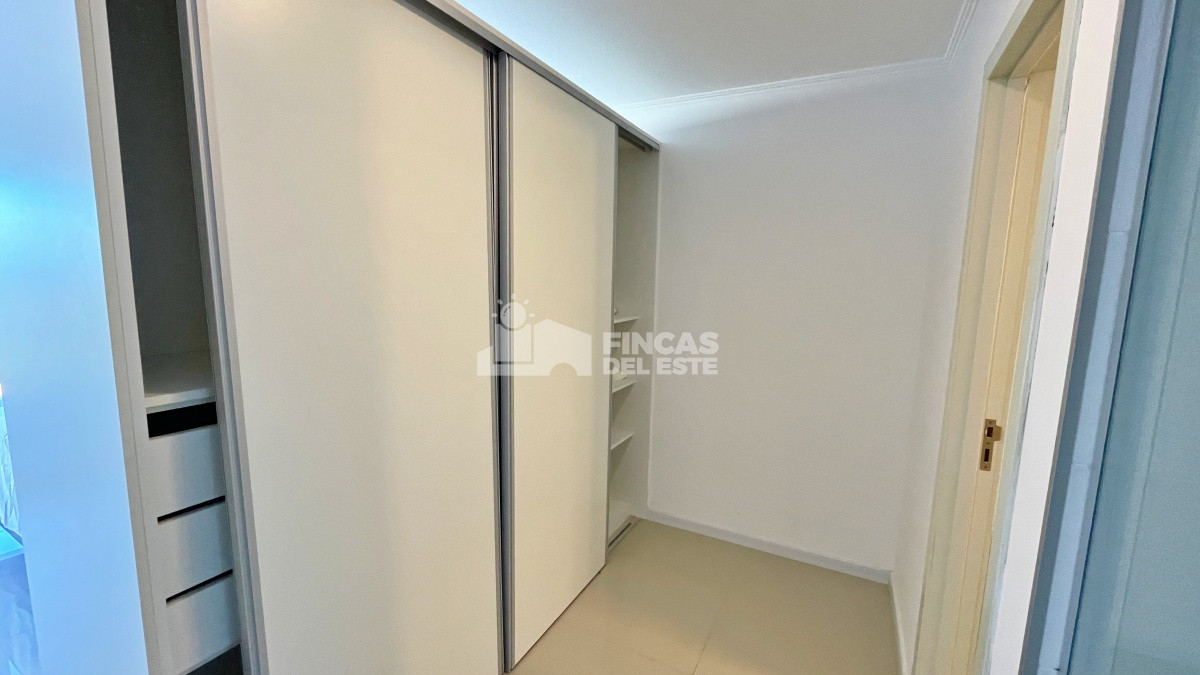 Apartamento ID.2357/Apartamento-en-Venta-de-3-dormitorios-terraza-con-parrillero-Brava--Punta-del-Este - Apartamento en Venta de 3 dormitorios- terraza con parrillero- Brava - Punta del Este