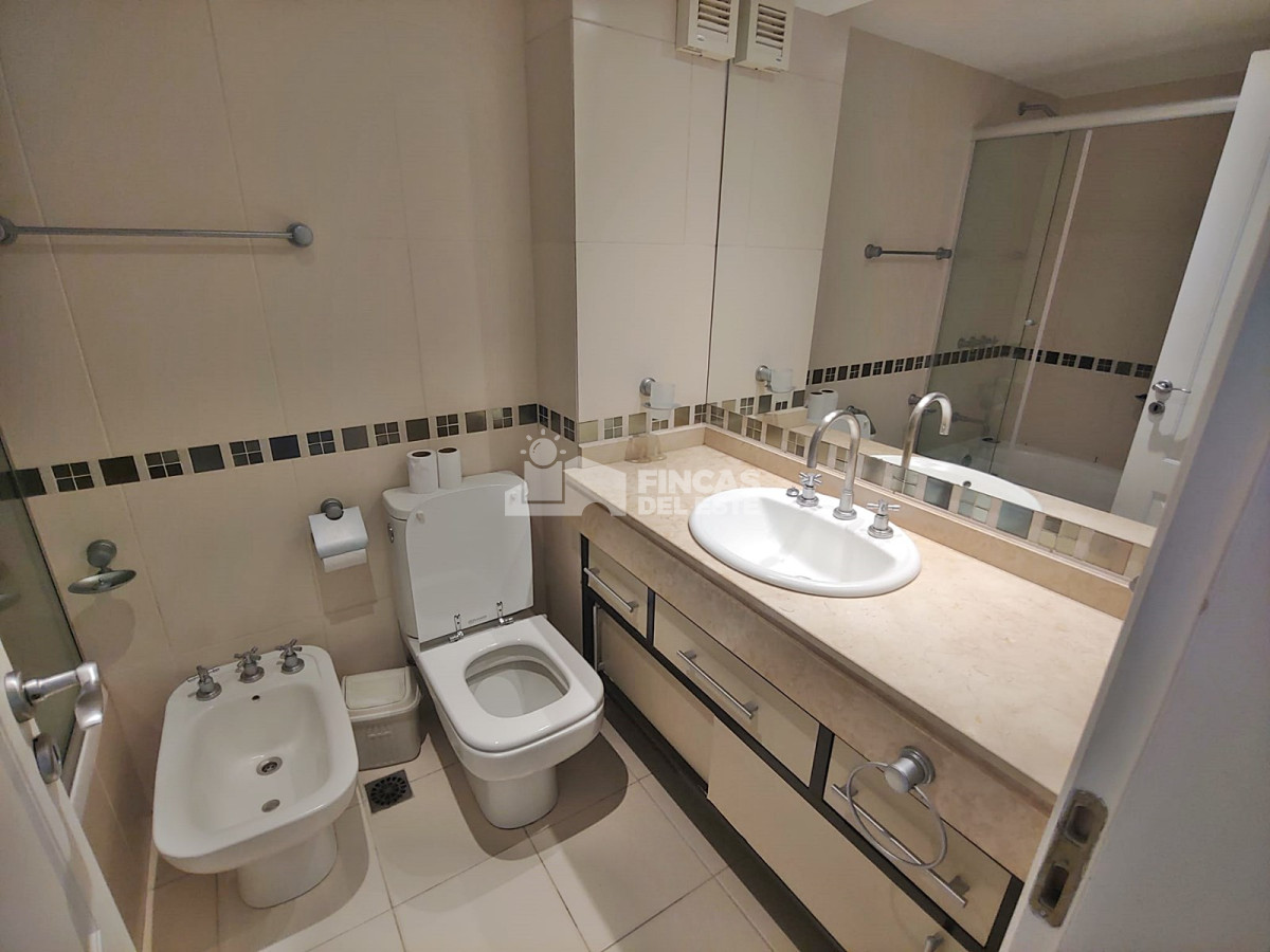 Apartamento ID.2075/PUNTA-DEL-ESTE,-Península-Apartamento-en-Alquiler-temporada-de-2-dormitorios - PUNTA DEL ESTE, Península Apartamento en Alquiler temporada de 2 dormitorios