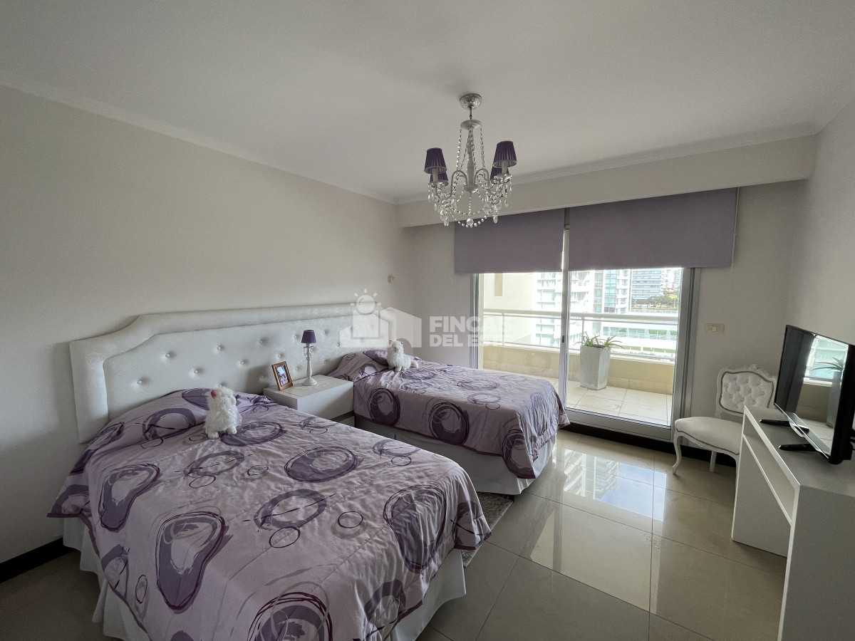 Apartamento ID.2373 - Apartamento en alquiler de 3 dormitorios + dep- vista al mar Brava Punta del Este