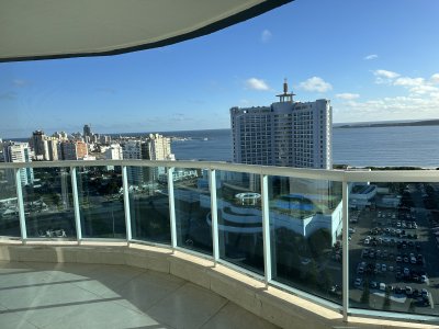 Apto en alquiler de temporada enero y febrero en Península, Punta del este, vista 180 grados de 4 dormitorios 