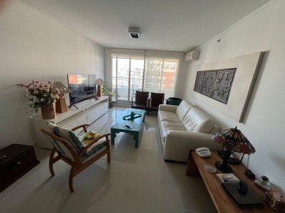 Apartamento en Alquiler temporada de  3 dormitorios PUNTA DEL ESTE 