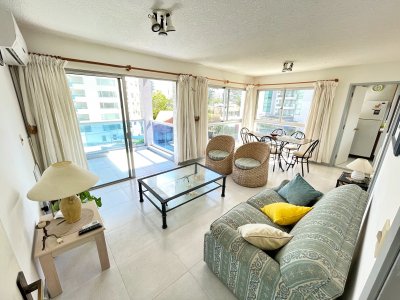 Nuevo apartamento de 2 dormitorios alquiler enero Aidy Grill Punta del Este 