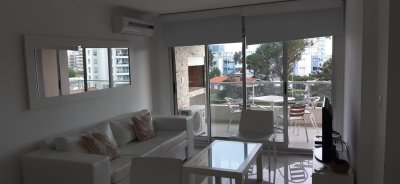 Alquiler de 2 dormitorios enero con terraza con parrillero en Brava Punta del este 