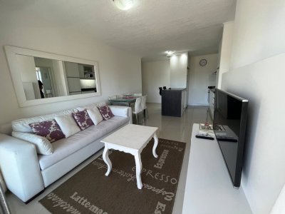 Apartamento en alquiler anual de 2 dormitorios en brava Punta del Este 