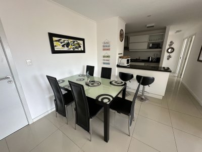 Apartamento en venta de 2 dormitorios terraza con parrillero- Brava, Punta del Este