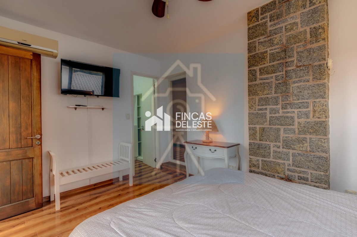 Casa ID.2880/Casa-en-alquiler-anual-y-venta!-ubicación-única - Casa en alquiler anual y venta! ubicación única