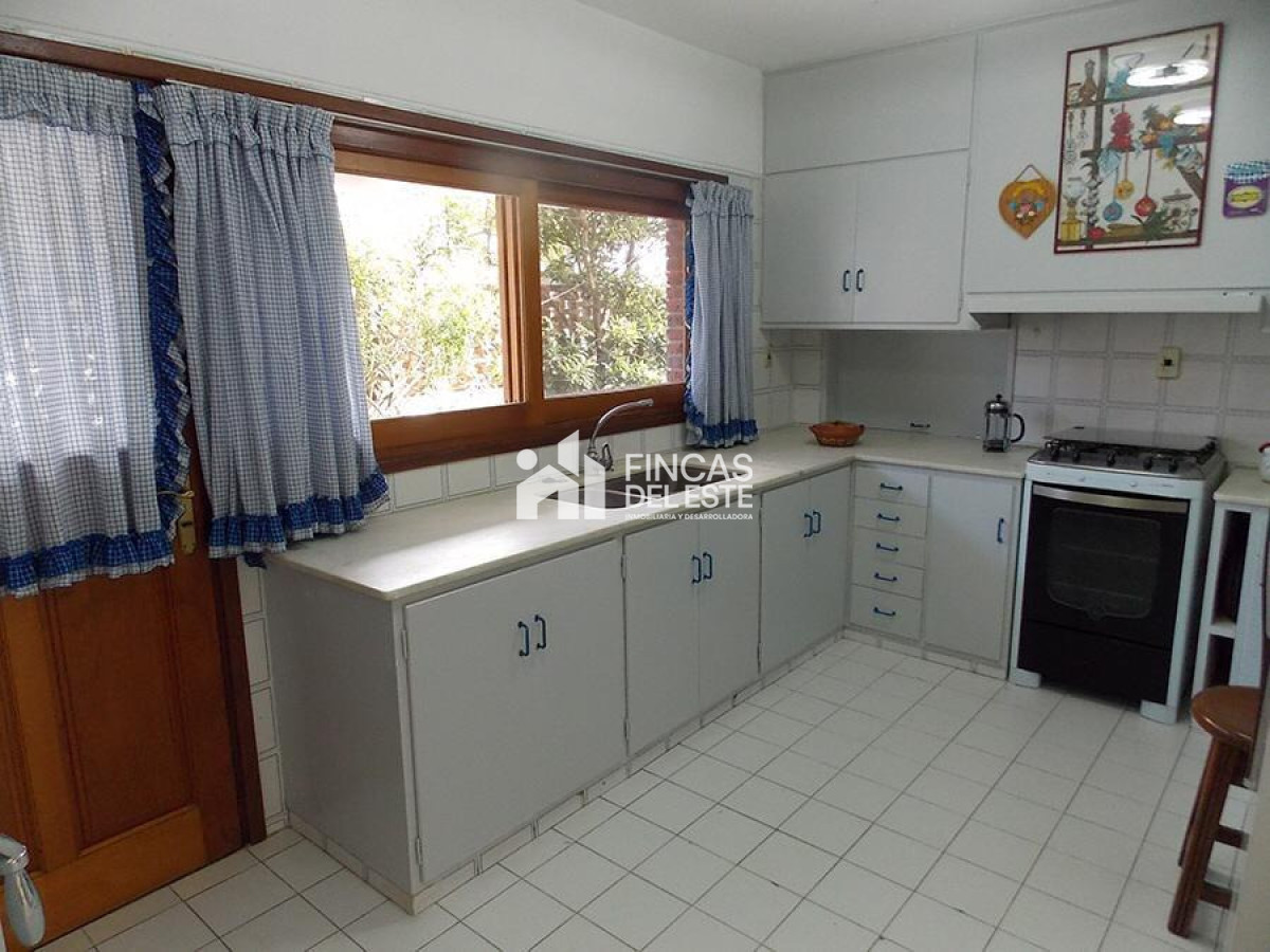 Casa ID.64/Hermosa-casa-de-4-dormitorios-y-5-baños-a-150-metros-del-mar - Hermosa casa de 4 dormitorios y 5 baños a 150 metros del mar