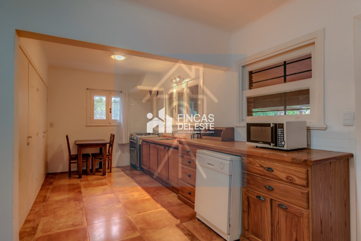 Casa ID.2880/Casa-en-alquiler-anual-y-venta!-ubicación-única - Casa en alquiler anual y venta! ubicación única
