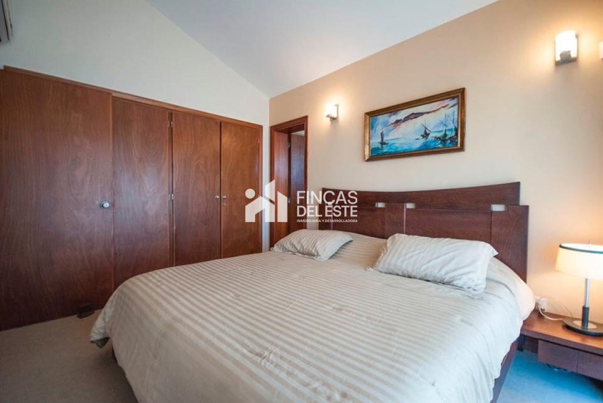 Casa ID.86/Expectacular-casa-a-metros-del-mar.-Playa-Mansa.-5-dormitorios.-5-baños. - Expectacular casa a metros del mar. Playa Mansa. 5 dormitorios. 5 baños.