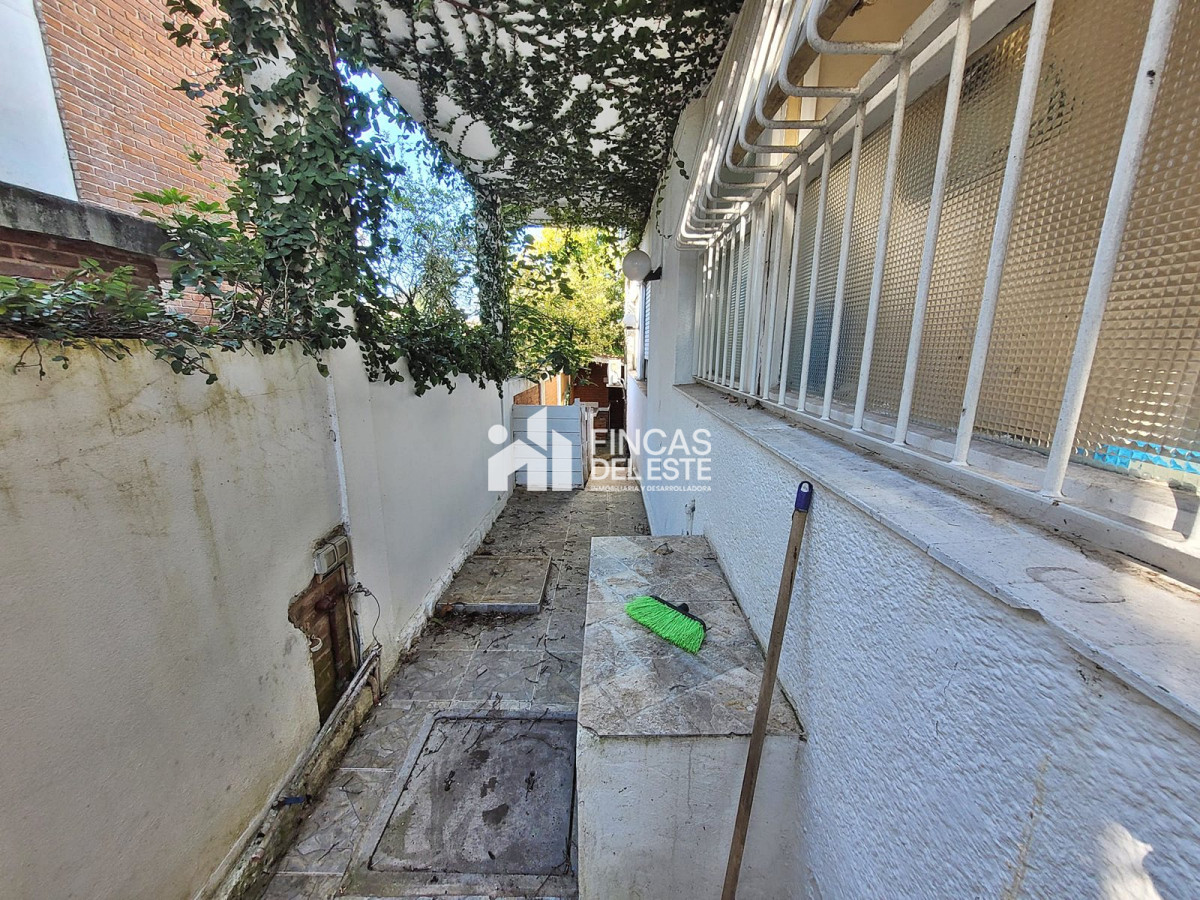 Casa ID.2339/Hermosa-casa-muy-bien-ubicada-en-venta-5-dormitorios-en-Punta-del-Este - Hermosa casa muy bien ubicada en venta 5 dormitorios en Punta del Este