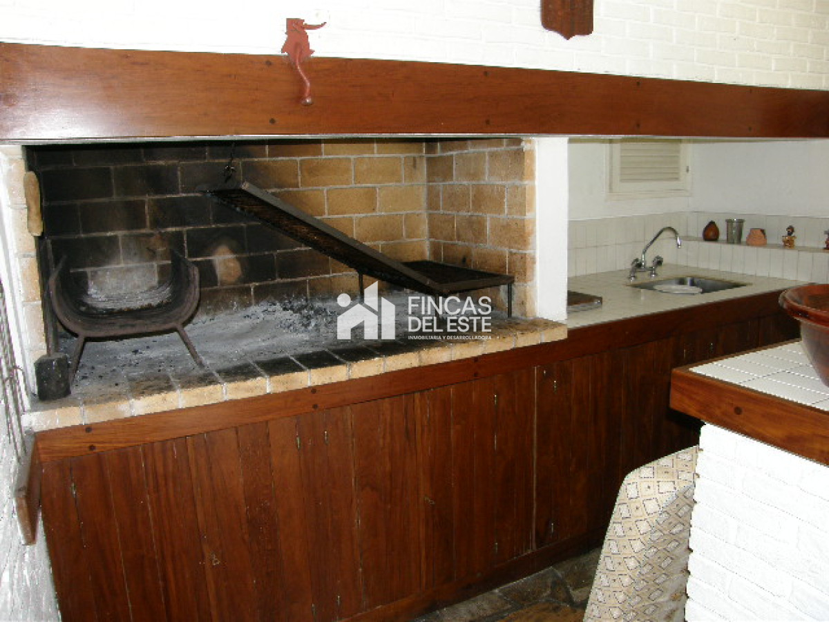 Casa ID.64/Hermosa-casa-de-4-dormitorios-y-5-baños-a-150-metros-del-mar - Hermosa casa de 4 dormitorios y 5 baños a 150 metros del mar