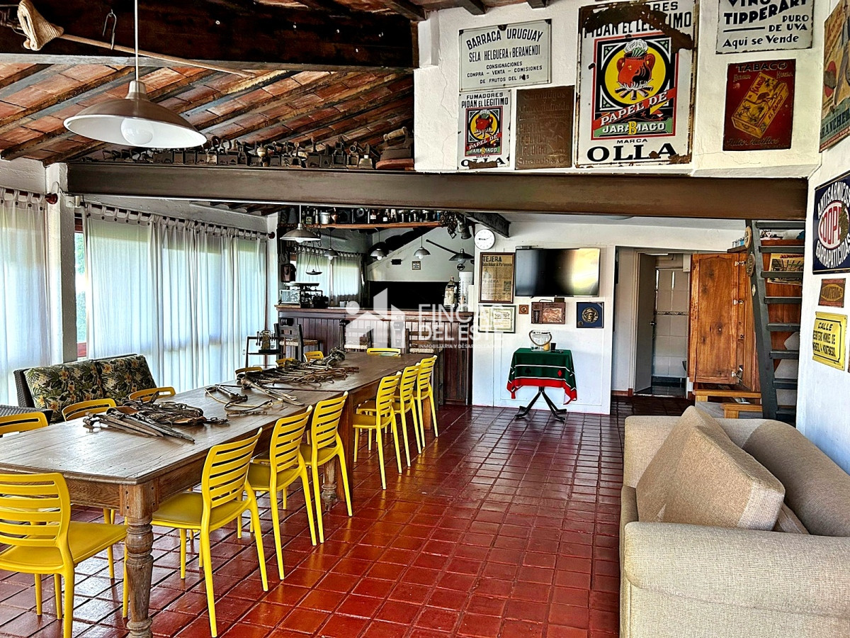 Casa ID.1973/Hermosa-casa-en-alquiler-con-5-dormitorios-PUNTA-DEL-ESTE- - Hermosa casa en alquiler  con 5 dormitorios  PUNTA DEL ESTE 
