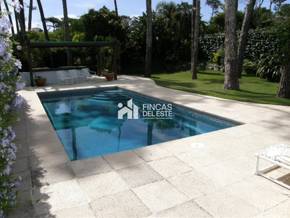 Casa ID.64/Hermosa-casa-de-4-dormitorios-y-5-baños-a-150-metros-del-mar - Hermosa casa de 4 dormitorios y 5 baños a 150 metros del mar