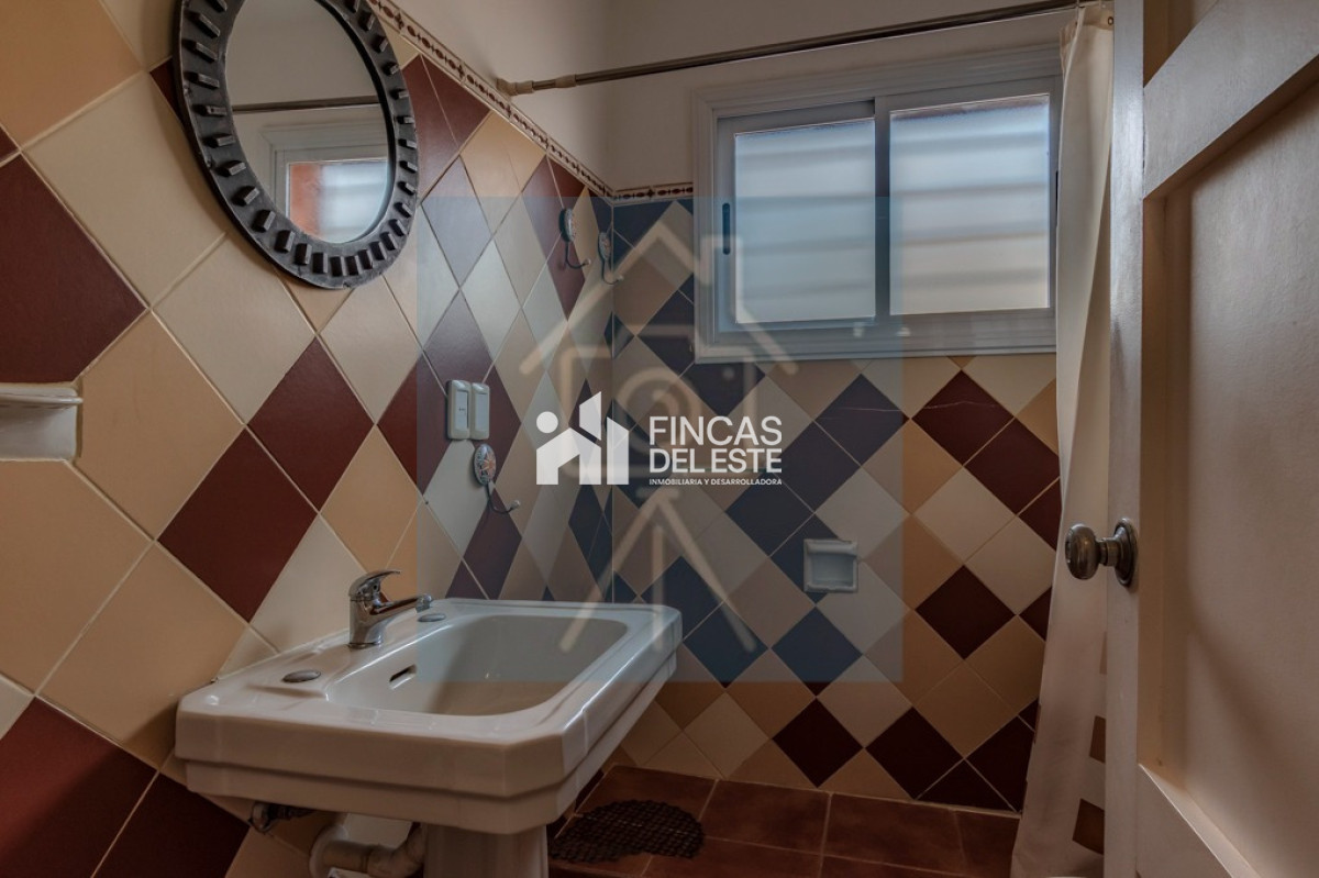 Casa ID.2880/Casa-en-alquiler-anual-y-venta!-ubicación-única - Casa en alquiler anual y venta! ubicación única