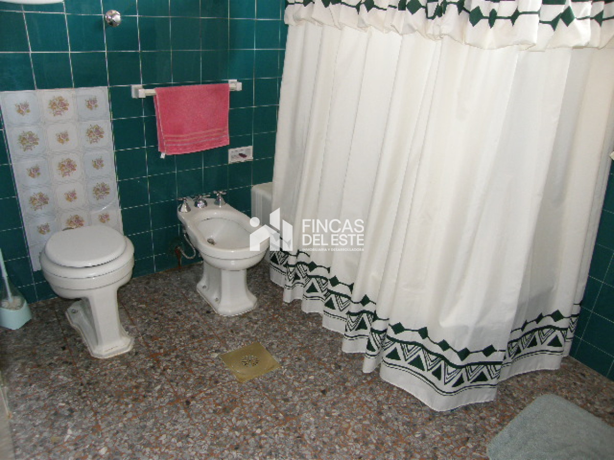 Casa ID.64/Hermosa-casa-de-4-dormitorios-y-5-baños-a-150-metros-del-mar - Hermosa casa de 4 dormitorios y 5 baños a 150 metros del mar