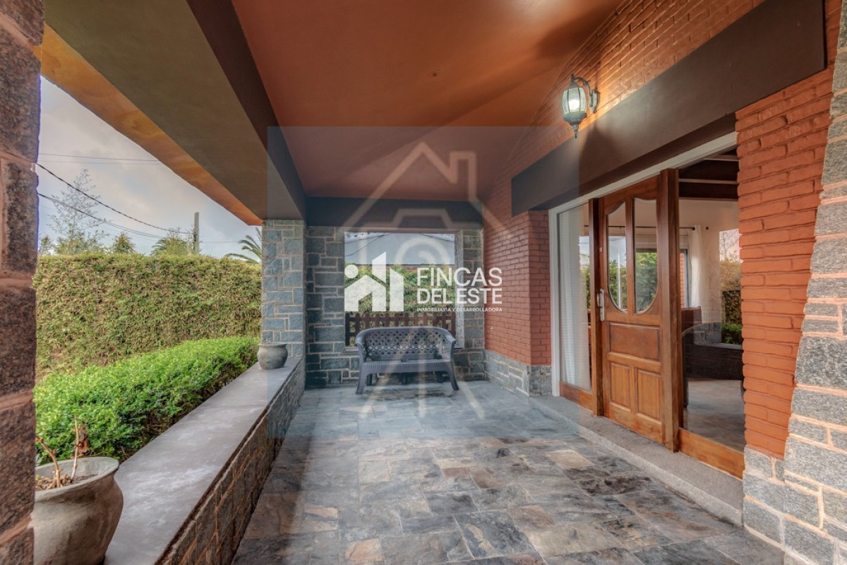 Casa ID.2880/Casa-en-alquiler-anual-y-venta!-ubicación-única - Casa en alquiler anual y venta! ubicación única