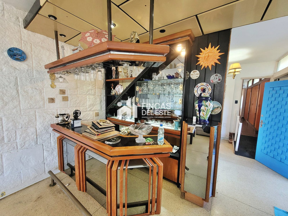 Casa ID.2339/Hermosa-casa-muy-bien-ubicada-en-venta-5-dormitorios-en-Punta-del-Este - Hermosa casa muy bien ubicada en venta 5 dormitorios en Punta del Este