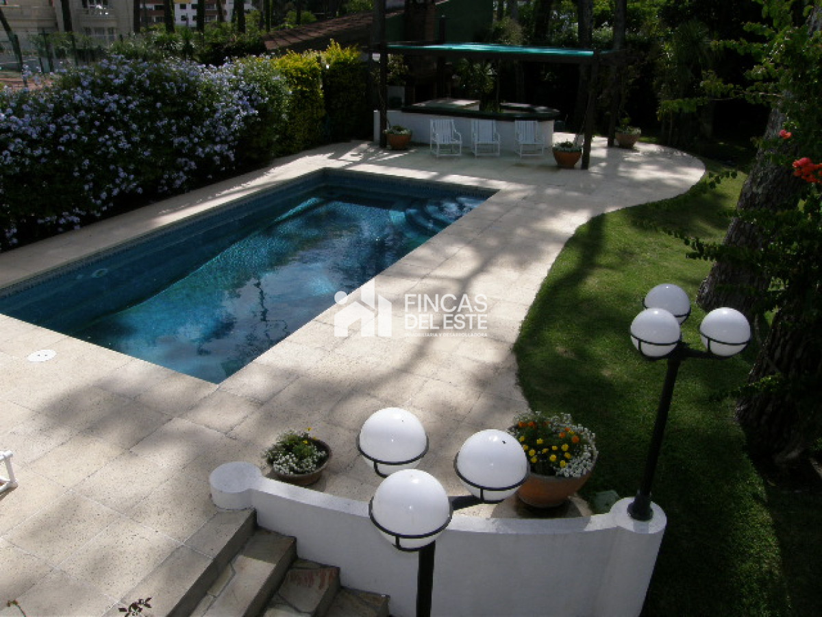 Casa ID.64/Hermosa-casa-de-4-dormitorios-y-5-baños-a-150-metros-del-mar - Hermosa casa de 4 dormitorios y 5 baños a 150 metros del mar