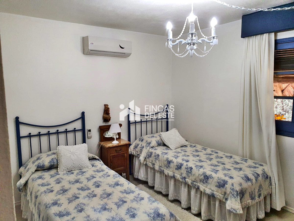 Casa ID.880/Casa-en-Las-Delicias-con-3-dormitorios-y-jardín-amplio! - Casa en Las Delicias con 3 dormitorios y jardín amplio!