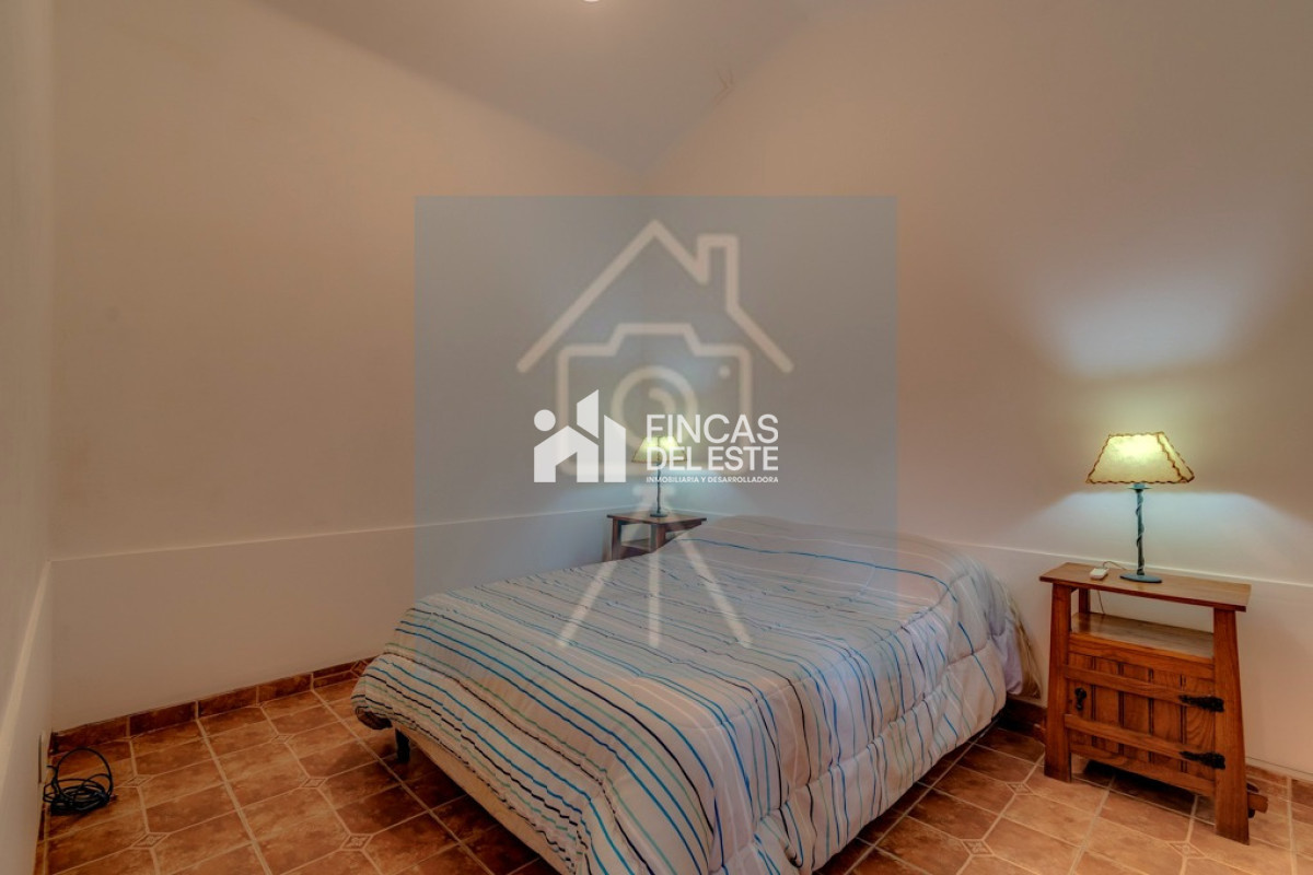 Casa ID.2880/Casa-en-alquiler-anual-y-venta!-ubicación-única - Casa en alquiler anual y venta! ubicación única