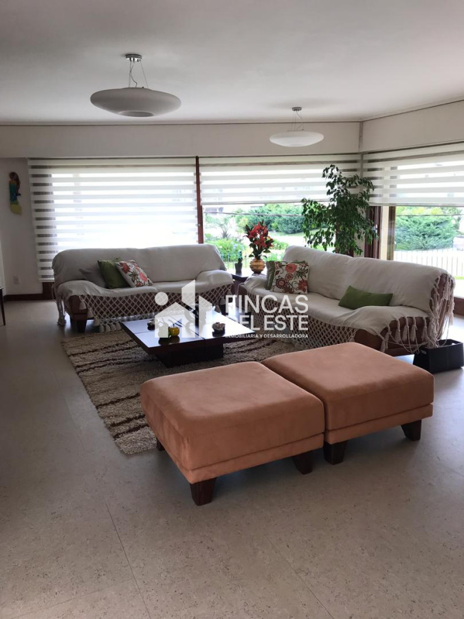 Casa ID.86/Expectacular-casa-a-metros-del-mar.-Playa-Mansa.-5-dormitorios.-5-baños. - Expectacular casa a metros del mar. Playa Mansa. 5 dormitorios. 5 baños.