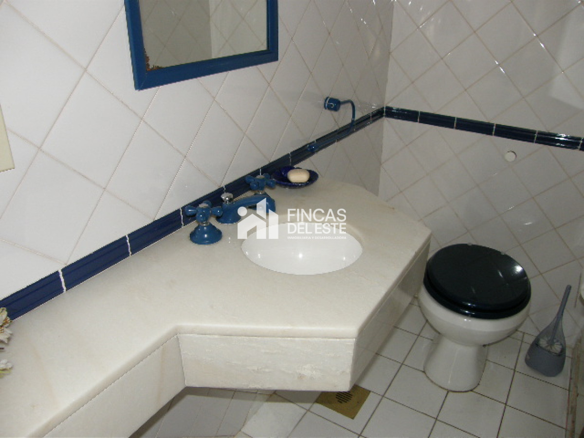 Casa ID.64/Hermosa-casa-de-4-dormitorios-y-5-baños-a-150-metros-del-mar - Hermosa casa de 4 dormitorios y 5 baños a 150 metros del mar