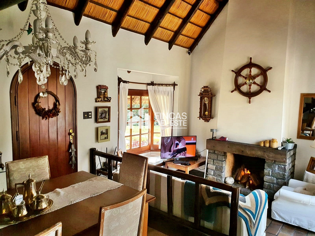 Casa ID.880/Casa-en-Las-Delicias-con-3-dormitorios-y-jardín-amplio! - Casa en Las Delicias con 3 dormitorios y jardín amplio!