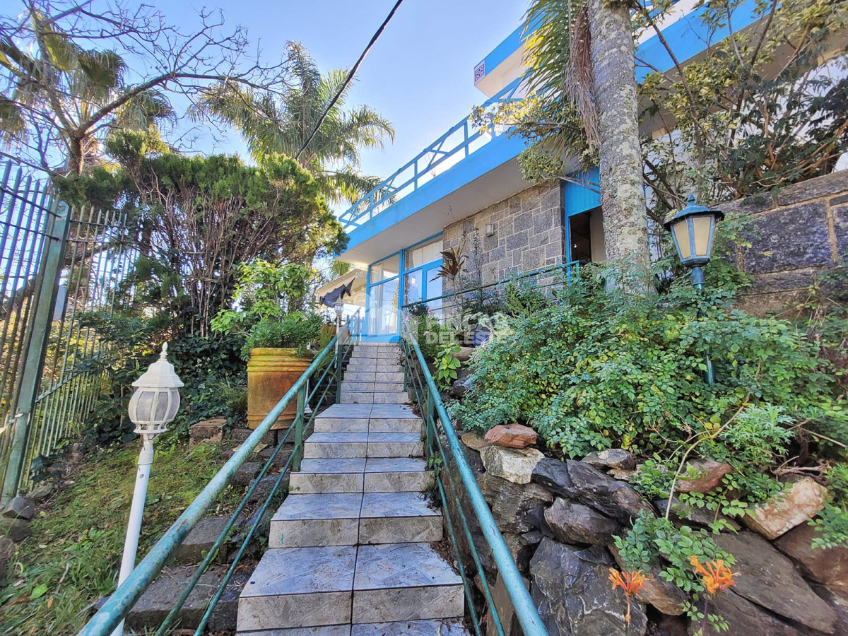Hermosa casa muy bien ubicada en venta 5 dormitorios en Punta del Este - FDE2339C