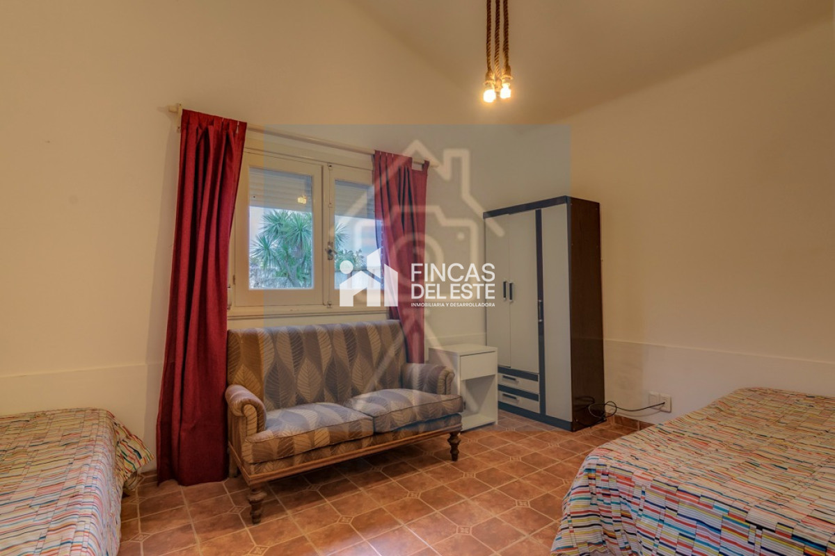 Casa ID.2880/Casa-en-alquiler-anual-y-venta!-ubicación-única - Casa en alquiler anual y venta! ubicación única