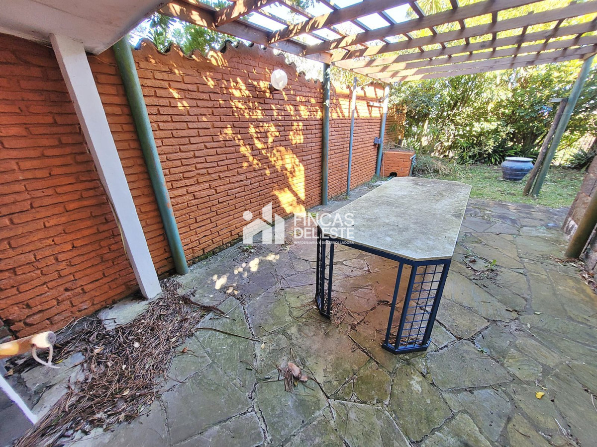 Casa ID.2339/Hermosa-casa-muy-bien-ubicada-en-venta-5-dormitorios-en-Punta-del-Este - Hermosa casa muy bien ubicada en venta 5 dormitorios en Punta del Este