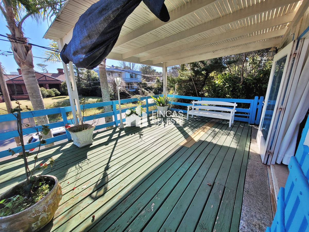 Casa ID.2339/Hermosa-casa-muy-bien-ubicada-en-venta-5-dormitorios-en-Punta-del-Este - Hermosa casa muy bien ubicada en venta 5 dormitorios en Punta del Este