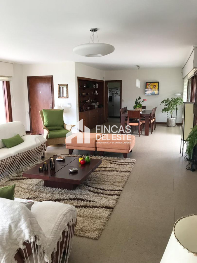 Casa ID.86/Expectacular-casa-a-metros-del-mar.-Playa-Mansa.-5-dormitorios.-5-baños. - Expectacular casa a metros del mar. Playa Mansa. 5 dormitorios. 5 baños.