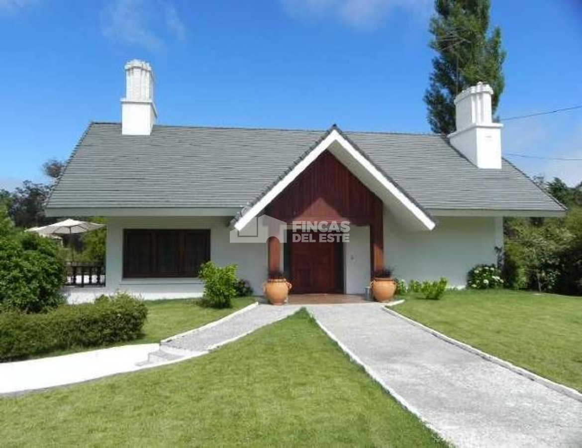 Importante casa de 6 Dormitorios en alquiler de temporada- Punta del Este - FDE2372C