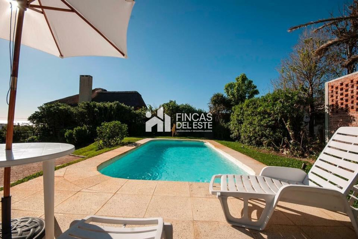 Casa ID.86/Expectacular-casa-a-metros-del-mar.-Playa-Mansa.-5-dormitorios.-5-baños. - Expectacular casa a metros del mar. Playa Mansa. 5 dormitorios. 5 baños.