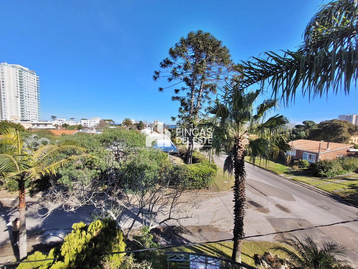 Casa ID.2339/Hermosa-casa-muy-bien-ubicada-en-venta-5-dormitorios-en-Punta-del-Este - Hermosa casa muy bien ubicada en venta 5 dormitorios en Punta del Este