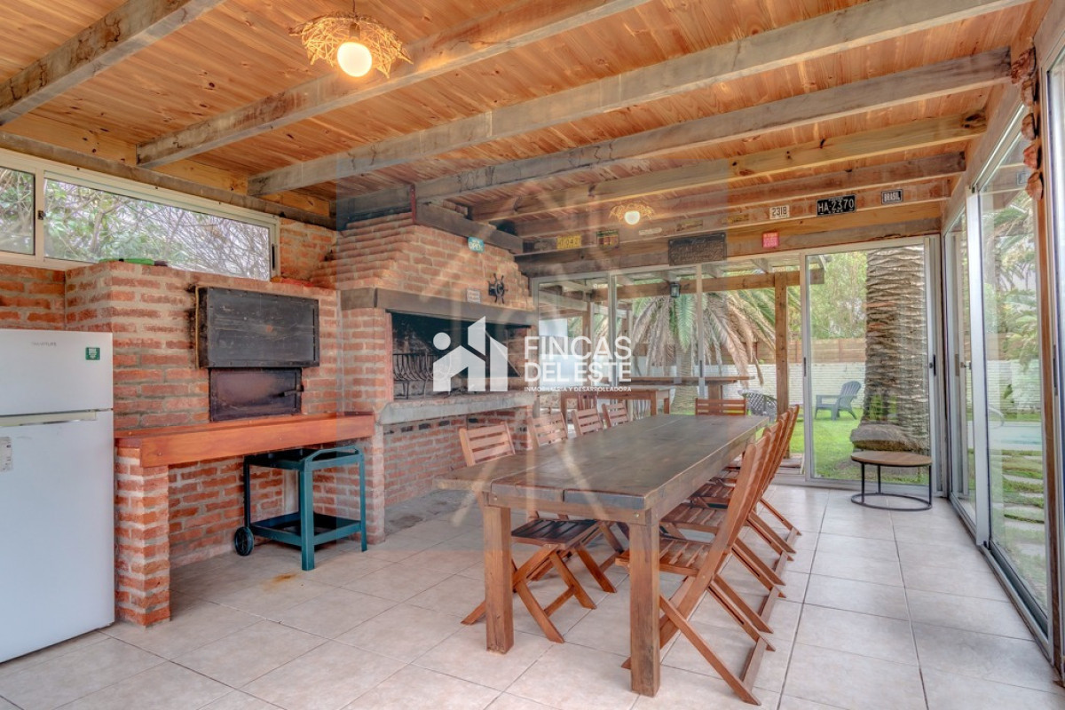 Casa ID.2880/Casa-en-alquiler-anual-y-venta!-ubicación-única - Casa en alquiler anual y venta! ubicación única