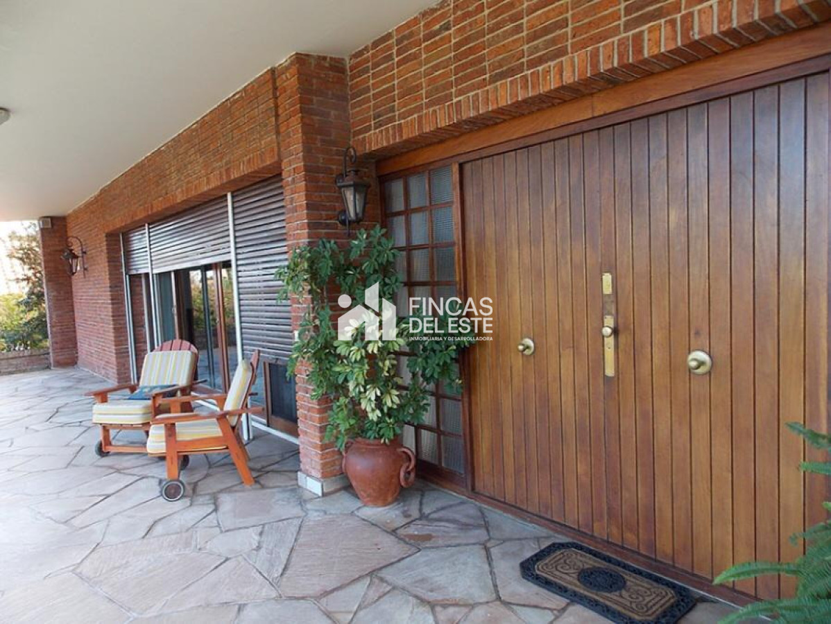 Casa ID.64/Hermosa-casa-de-4-dormitorios-y-5-baños-a-150-metros-del-mar - Hermosa casa de 4 dormitorios y 5 baños a 150 metros del mar